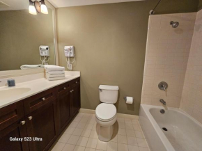 4106-L Bright & Cheery ground floor King Suite